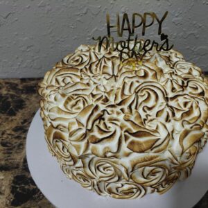 Pastel cubano con merengue flameado